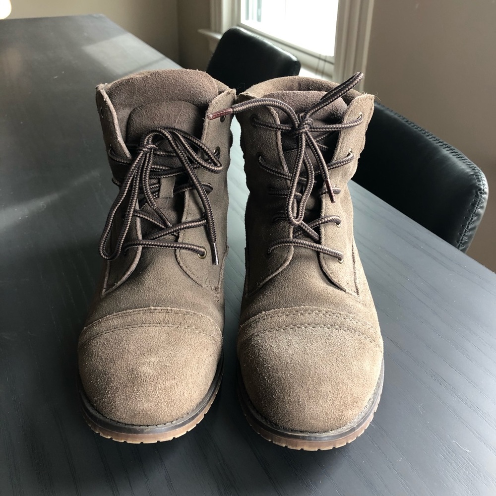 LIKE NEW Steve Madden leather booties
